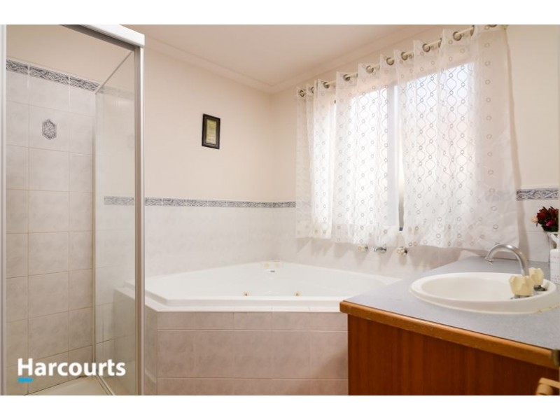 37 Bella Crescent, Hallam VIC 3803