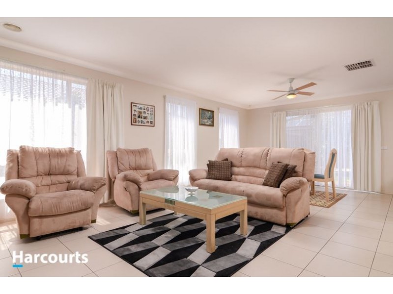 54 Bellarine Drive, Cranbourne VIC 3977