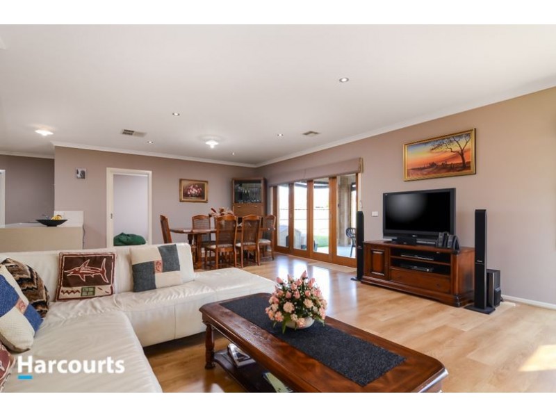 10 Cribb Cove, Narre Warren South VIC 3805