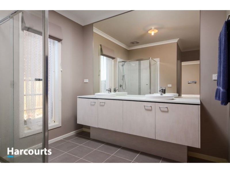 10 Cribb Cove, Narre Warren South VIC 3805
