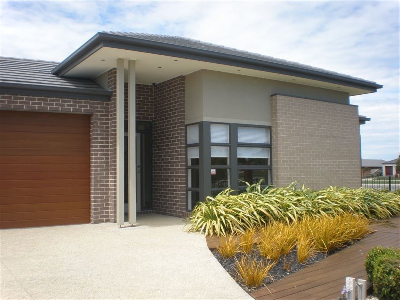 2 Torney Street, Cranbourne East VIC 3977