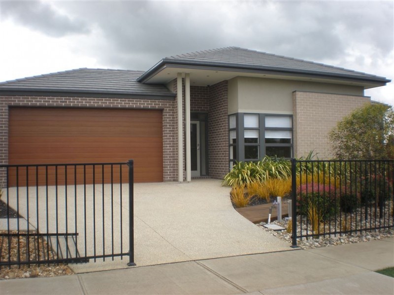 2 Torney Street, Cranbourne East VIC 3977