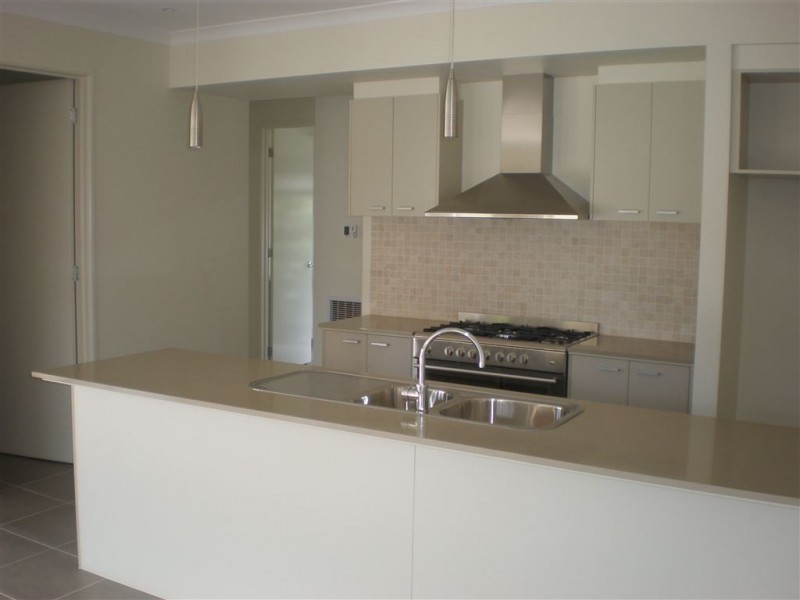 2 Torney Street, Cranbourne East VIC 3977