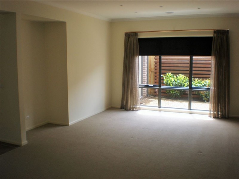 2 Torney Street, Cranbourne East VIC 3977