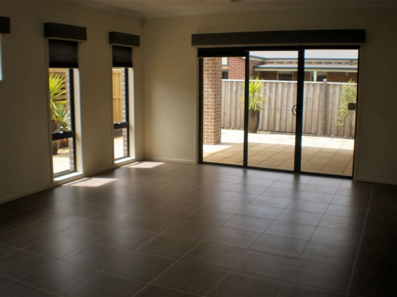 2 Torney Street, Cranbourne East VIC 3977