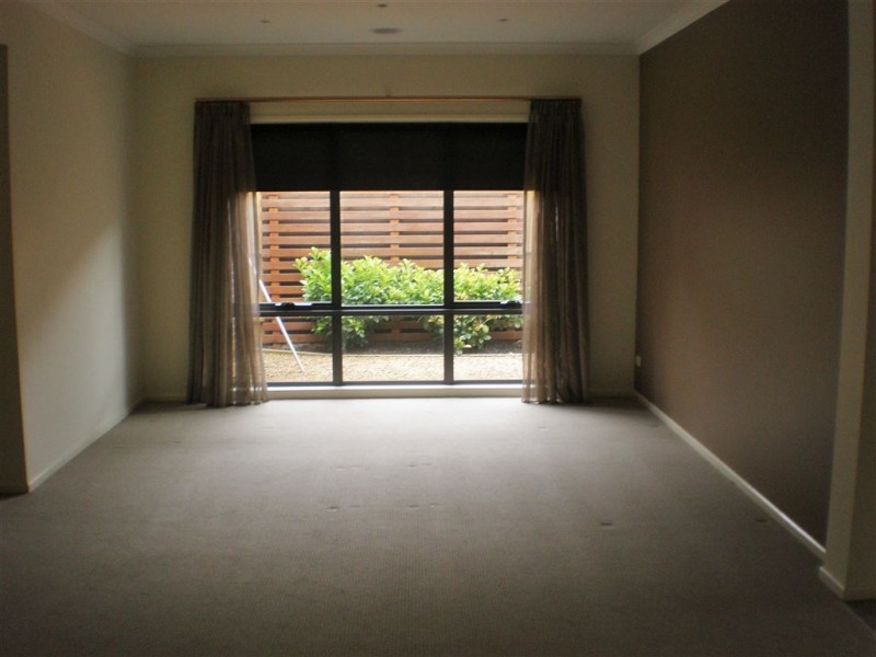 2 Torney Street, Cranbourne East VIC 3977