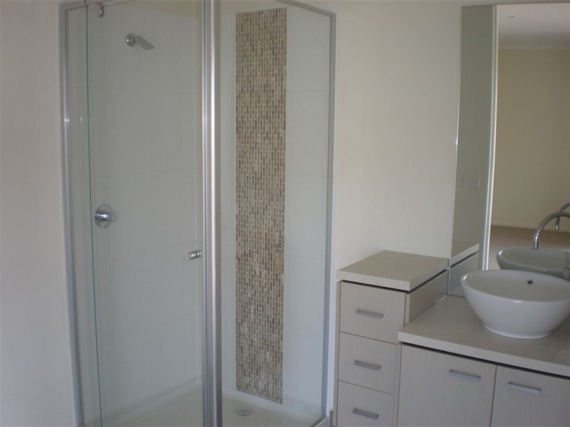 2 Torney Street, Cranbourne East VIC 3977