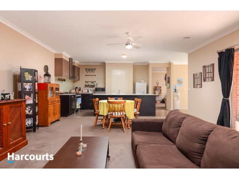 20 Blackledge Drive, Cranbourne East VIC 3977