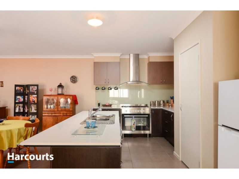 20 Blackledge Drive, Cranbourne East VIC 3977