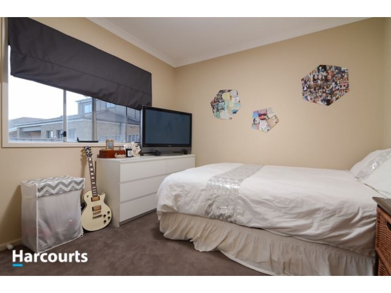 20 Blackledge Drive, Cranbourne East VIC 3977