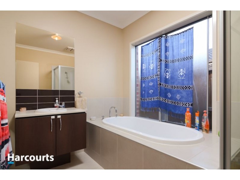 20 Blackledge Drive, Cranbourne East VIC 3977