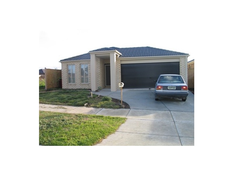 7 Penshurst Way, Cranbourne North VIC 3977