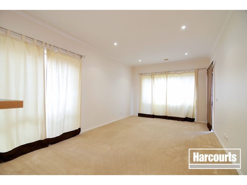 27 Amhurst Drive, Narre Warren South VIC 3805