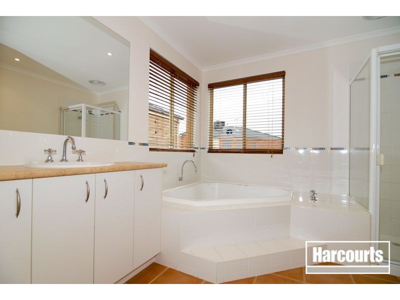 27 Amhurst Drive, Narre Warren South VIC 3805