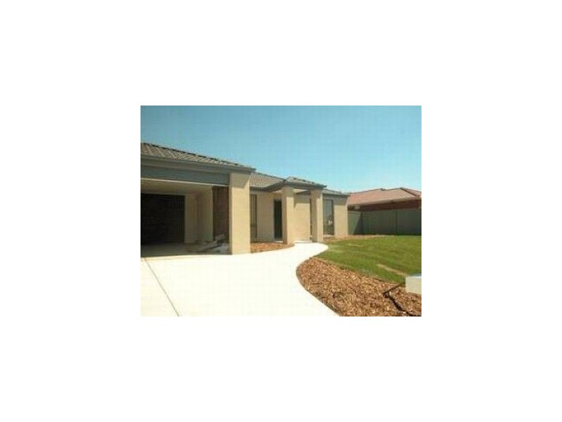 73 Scotsdale Drive, Cranbourne VIC 3977