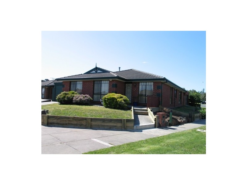 9 Godwin Crescent, Cranbourne North VIC 3977