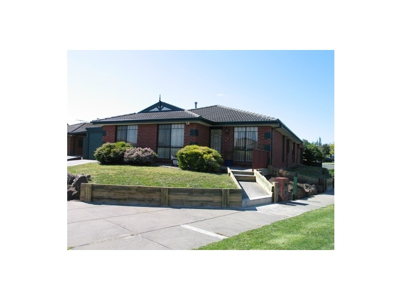 9 Godwin Crescent, Cranbourne North VIC 3977
