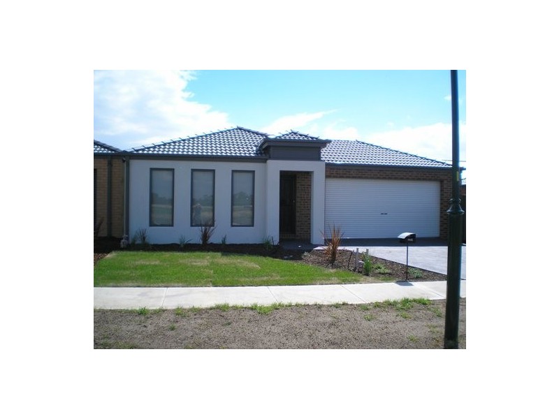 51 Archers Field Drive, Cranbourne VIC 3977