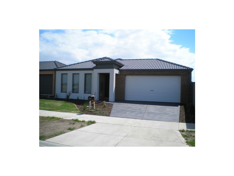 51 Archers Field Drive, Cranbourne VIC 3977