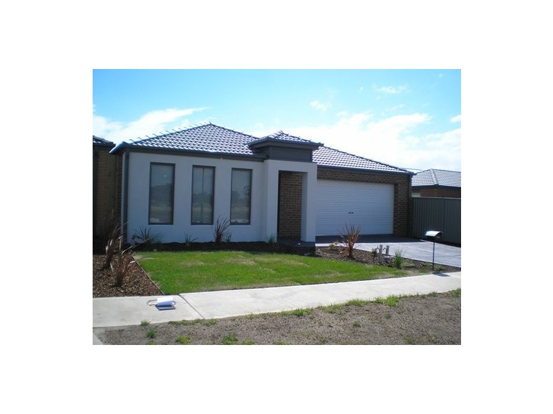 51 Archers Field Drive, Cranbourne VIC 3977