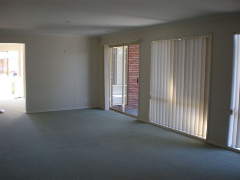 28 Masterton Place, Cranbourne VIC 3977