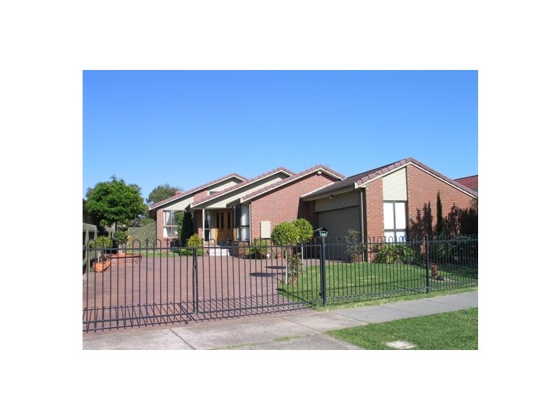 11 Baringa Park Drive, Narre Warren South VIC 3805