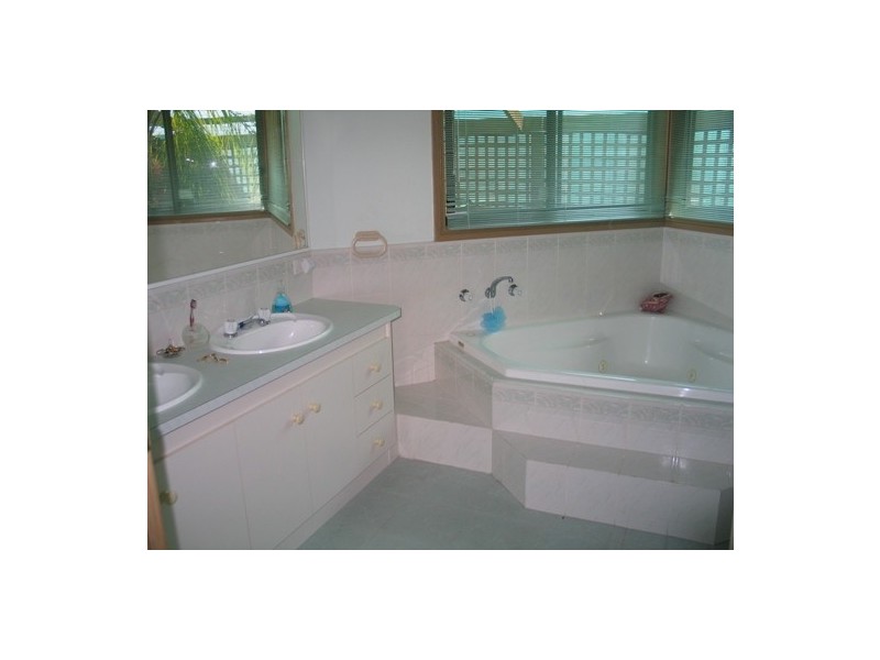 11 Baringa Park Drive, Narre Warren South VIC 3805