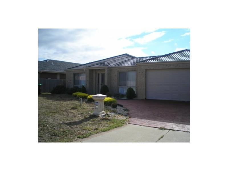 18 Ashmore Grove, Narre Warren South VIC 3805