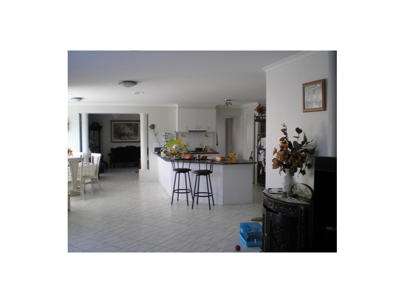 18 Ashmore Grove, Narre Warren South VIC 3805