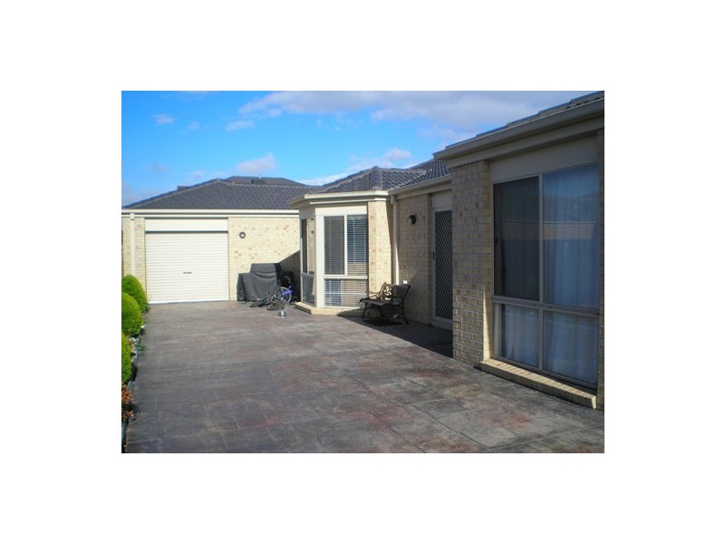 18 Ashmore Grove, Narre Warren South VIC 3805