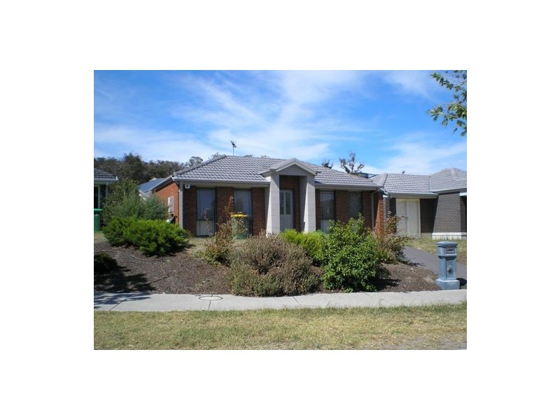 76 Fieldstone Blvd, Beaconsfield VIC 3807
