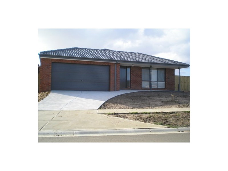 4 Golden Wattle Court, Cranbourne VIC 3977