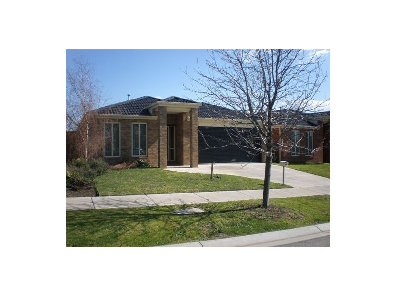 5 Penshurst Way, Cranbourne VIC 3977