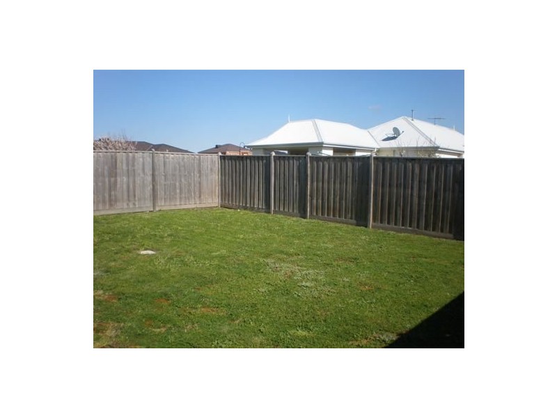 5 Penshurst Way, Cranbourne VIC 3977