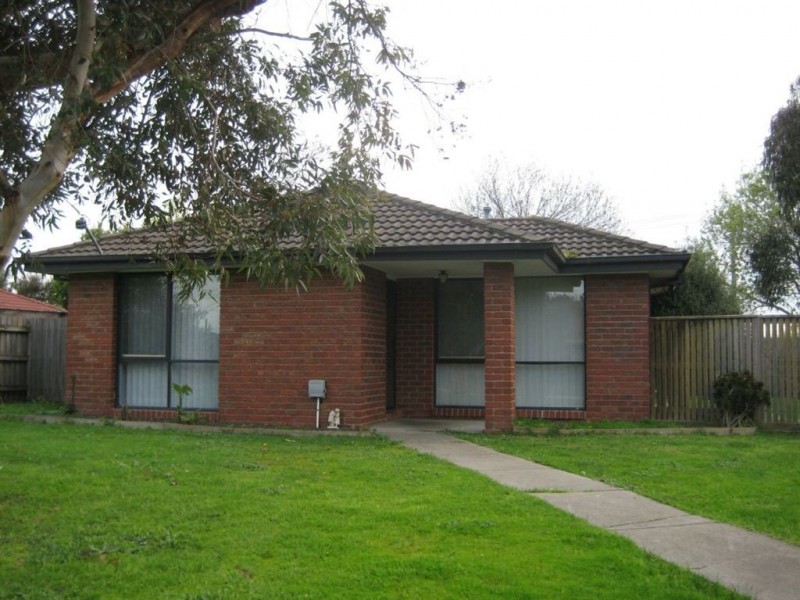 17 Caroline Crescent, Cranbourne VIC 3977