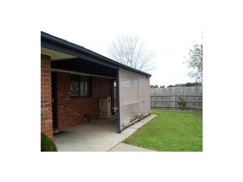 17 Caroline Crescent, Cranbourne VIC 3977