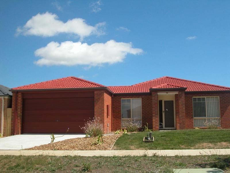 61 Phoenix Avenue, Cranbourne VIC 3977