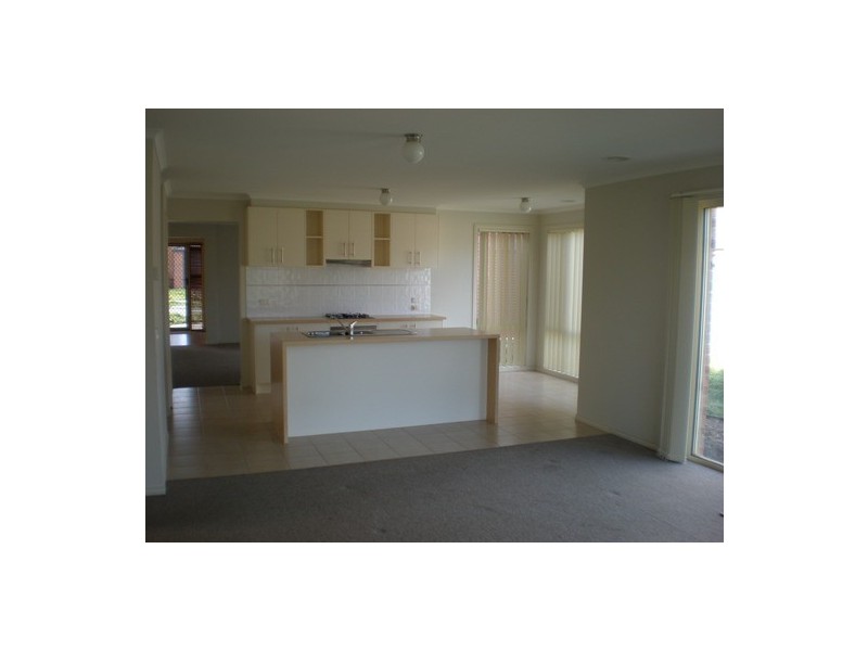 61 Phoenix Avenue, Cranbourne VIC 3977