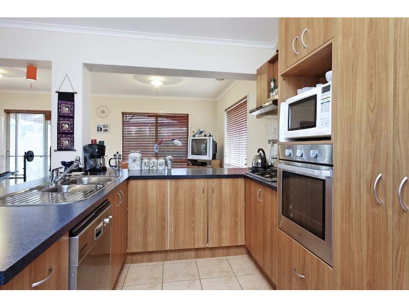 8 Nottingham Close, Narre Warren South VIC 3805