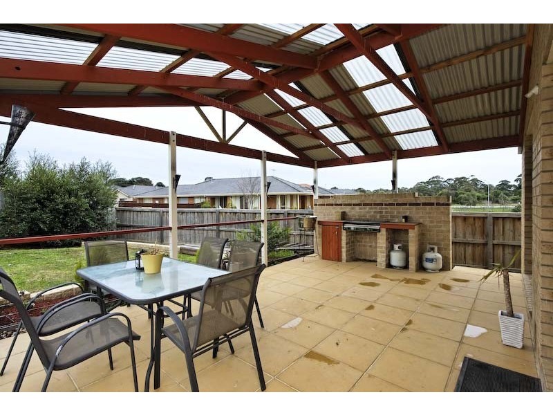 8 Nottingham Close, Narre Warren South VIC 3805