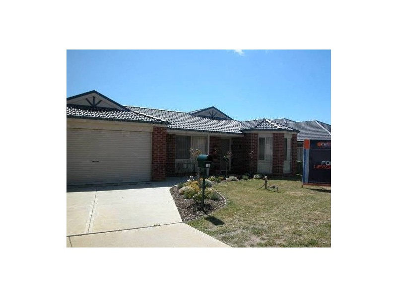 15 Stonehill Circuit, Cranbourne VIC 3977