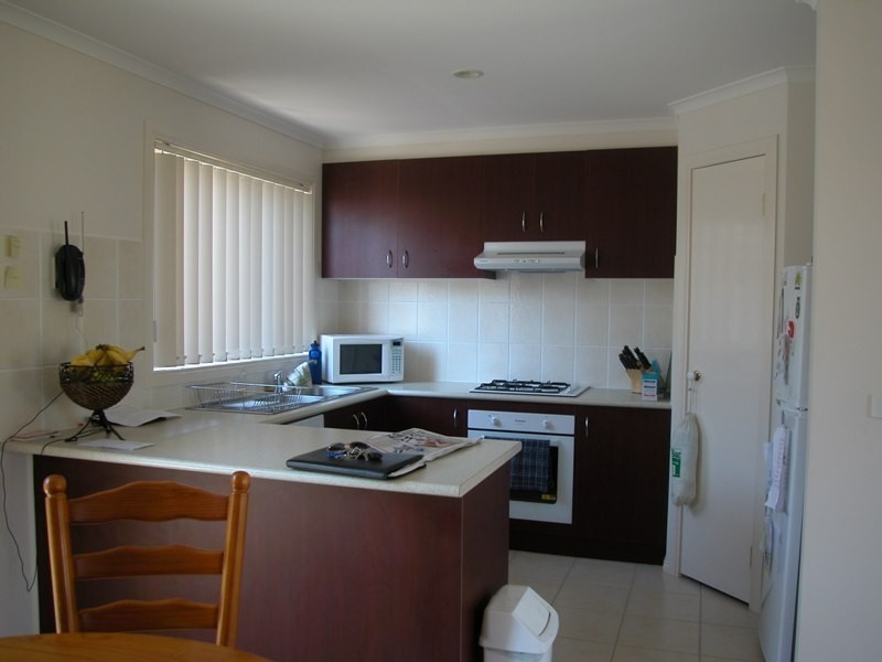 15 Stonehill Circuit, Cranbourne VIC 3977