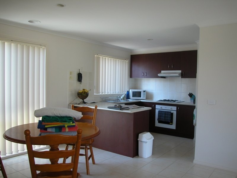 15 Stonehill Circuit, Cranbourne VIC 3977