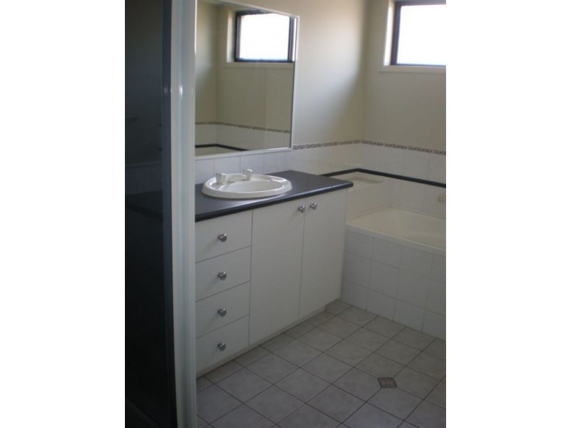 27 The Avenue, Narre Warren South VIC 3805