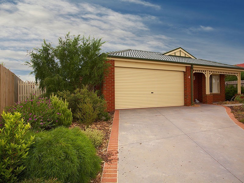 4 Hayley Way, Narre Warren South VIC 3805