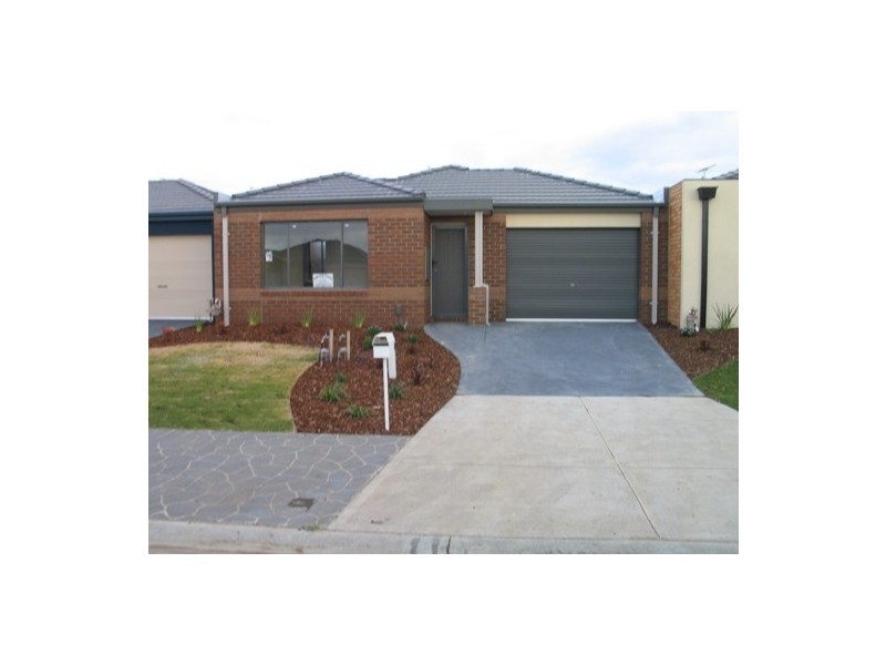 11 Tyndall Street, Cranbourne VIC 3977