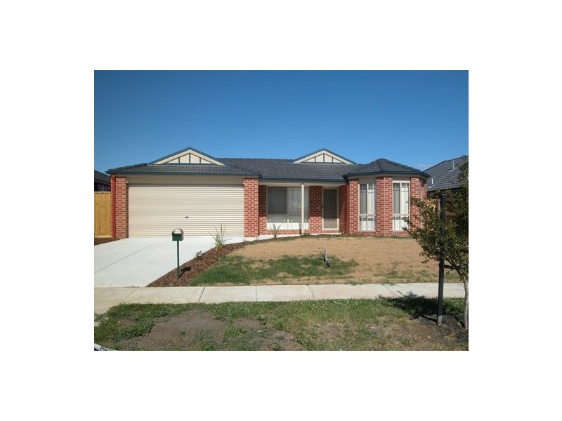 11 Robusta Avenue, Cranbourne VIC 3977