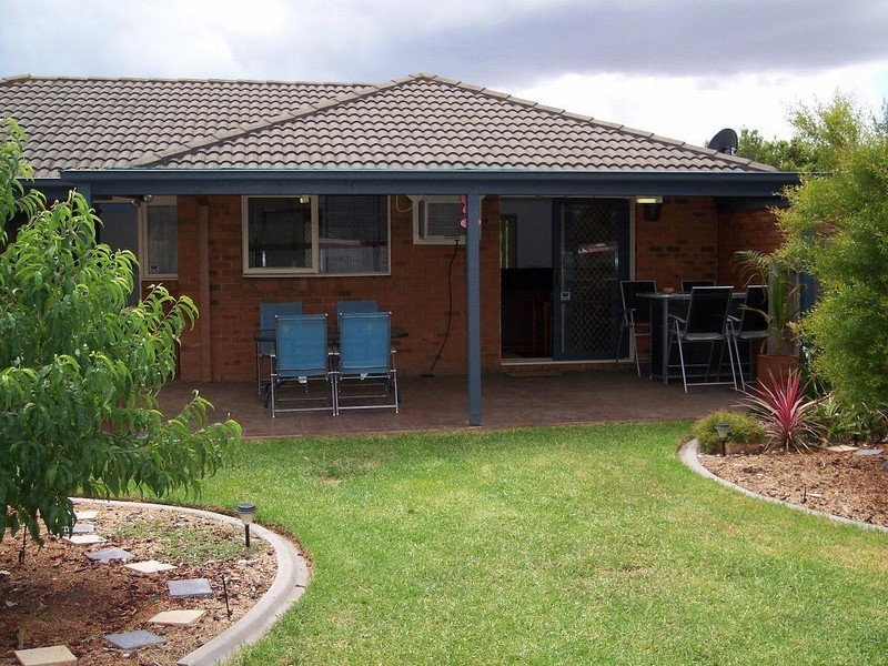 18 Parkside Boulevard, Carrum VIC 3197
