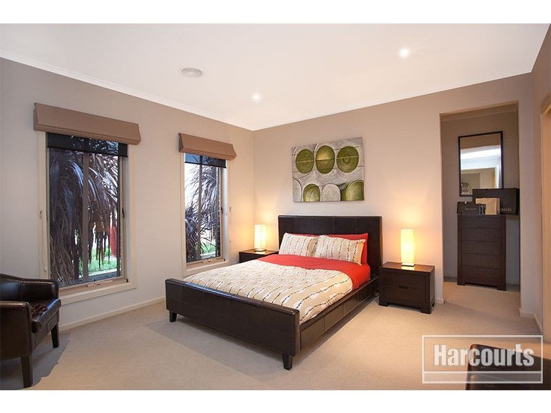 12 Dennis Avenue, Pakenham VIC 3810