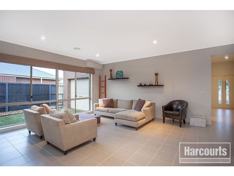 12 Dennis Avenue, Pakenham VIC 3810